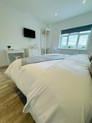 7 bedrooms, iron/ironing board, WiFi, bed sheets