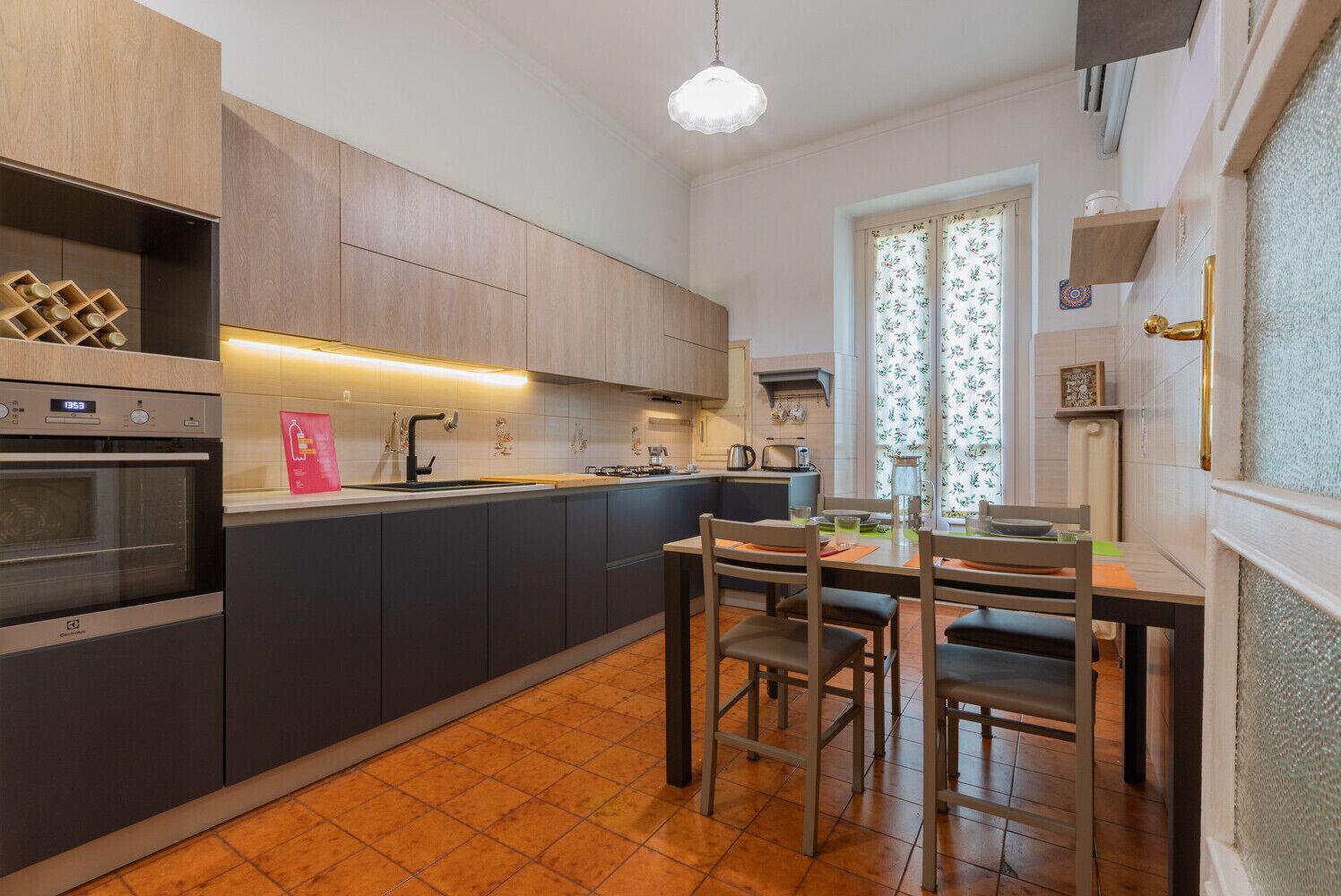 Fridge, oven, coffee/tea maker, electric kettle