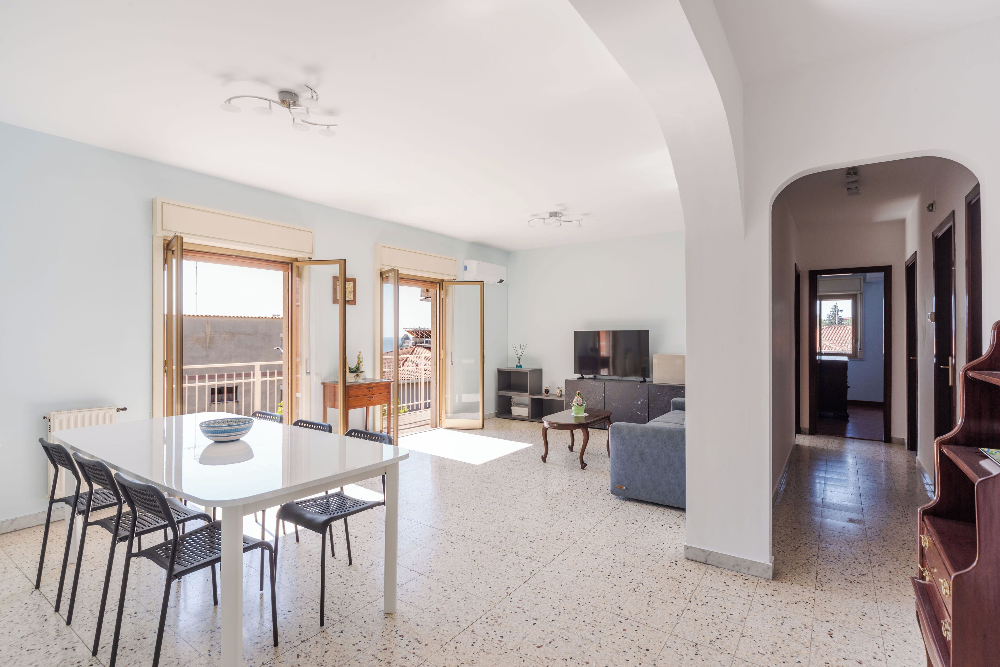 Apartment, 2 Schlafzimmer, Balkon | Wohnbereich