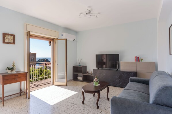 Apartment, 2 Bedrooms, Balcony | Living area