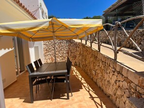 تناول الطعام بالخارج