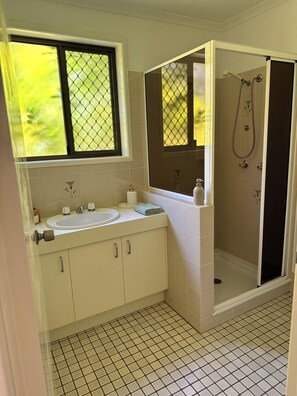 Handtücher, Seife, Toilettenpapier