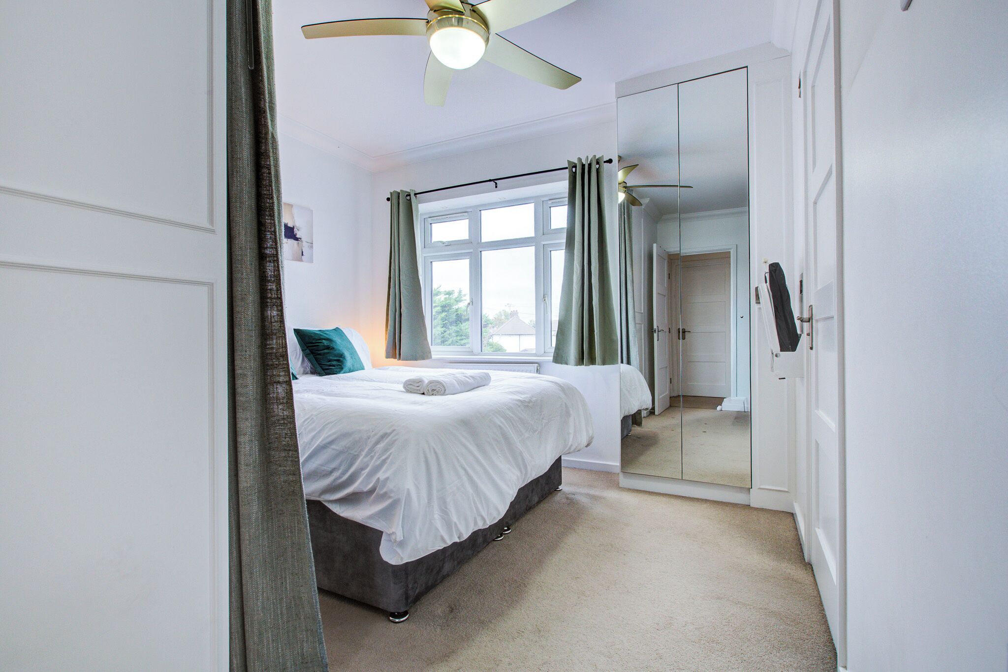 3 bedrooms, in-room safe, desk, iron/ironing board