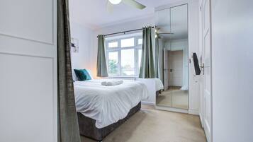 3 bedrooms, in-room safe, desk, iron/ironing board