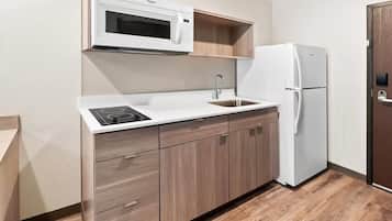 Fridge, microwave, stovetop