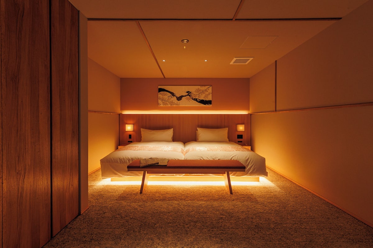 Premium bedding, down duvets, free minibar items, in-room safe