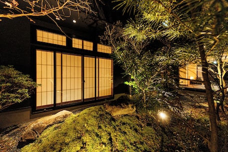 Junior Twin Room, Courtyard View | Egyptian cotton sheets, premium bedding, down comforters. Nara Kasuga Kanoya