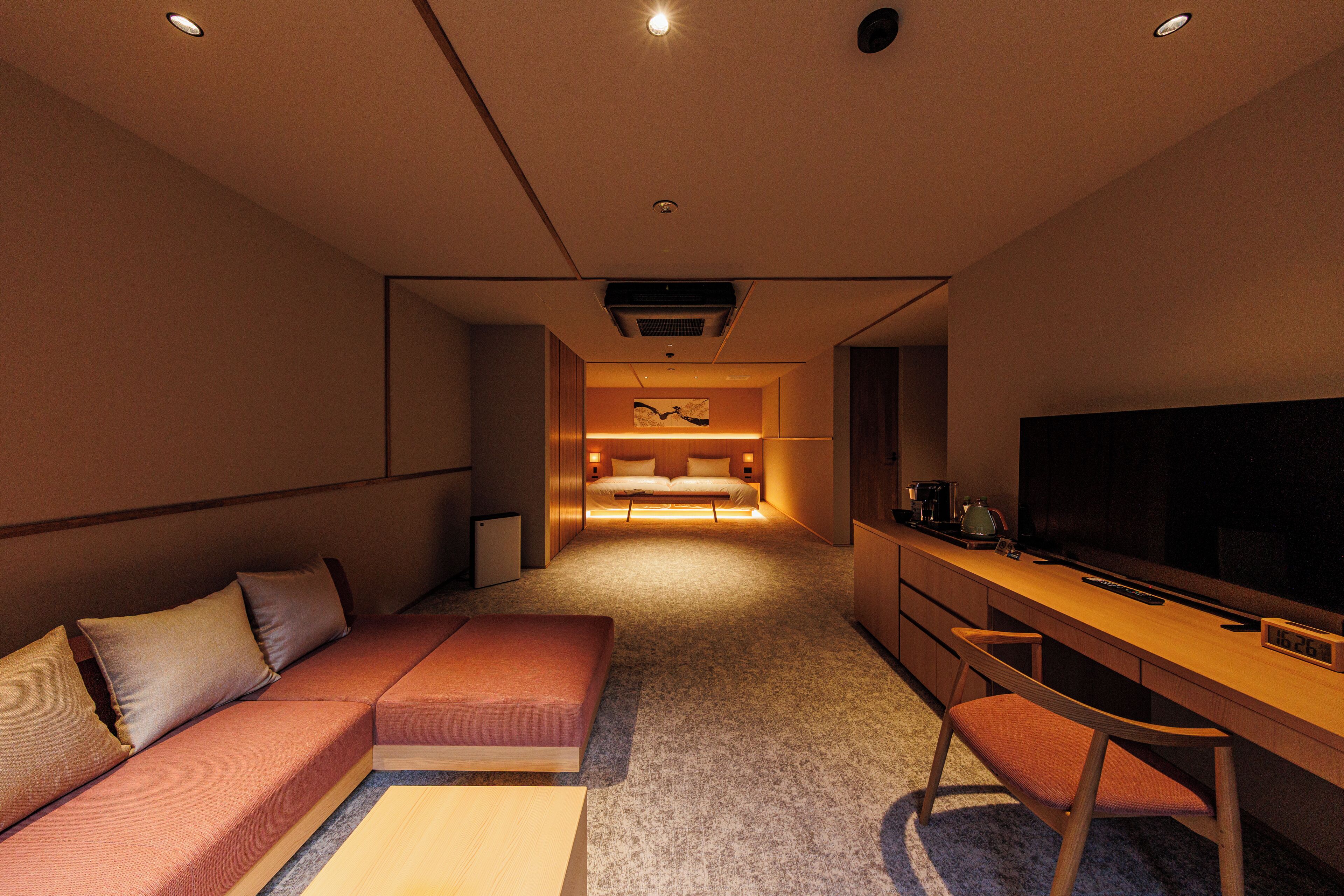 Ropa de cama de alta calidad, cubrecamas y artículos del minibar gratis 