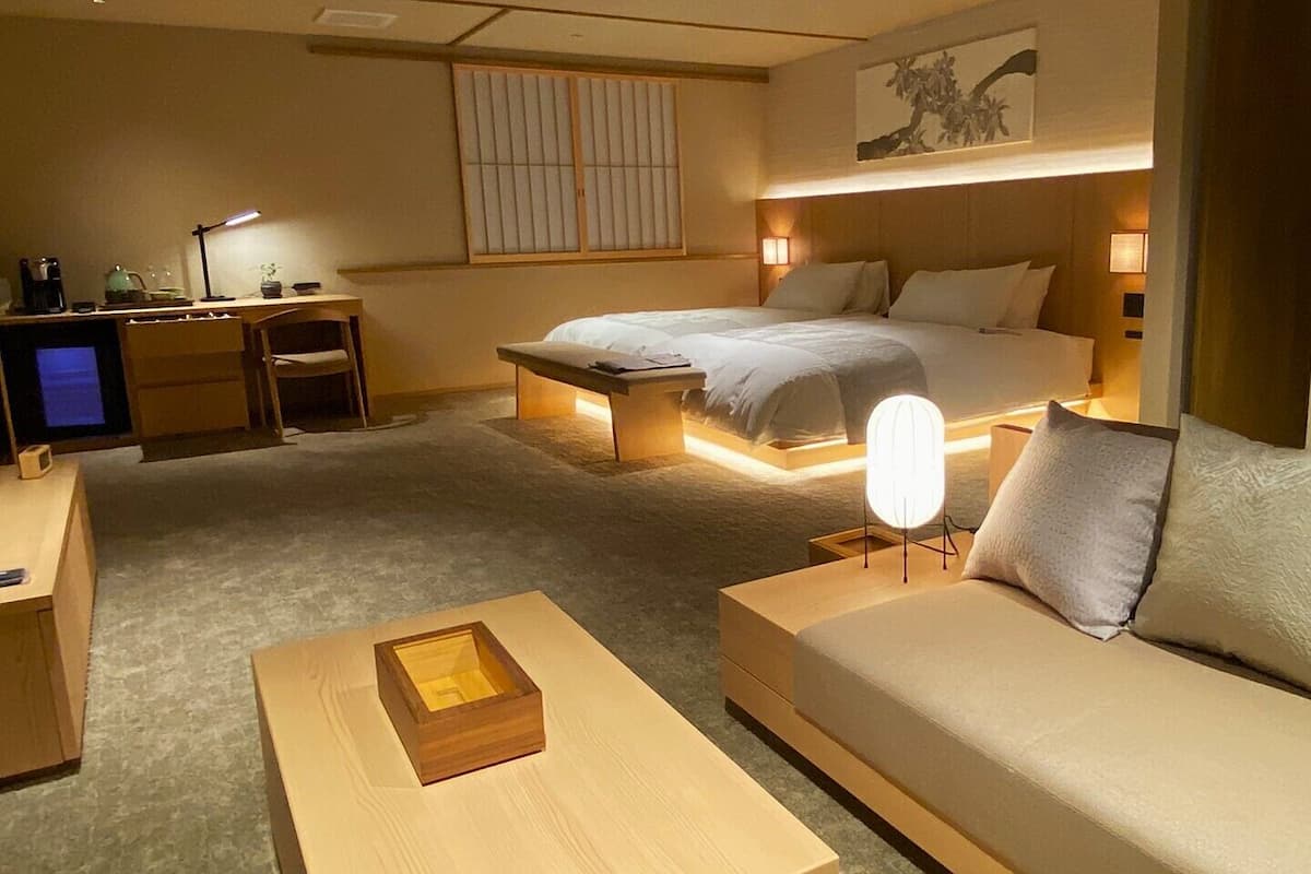 Premium bedding, down duvets, free minibar items, in-room safe