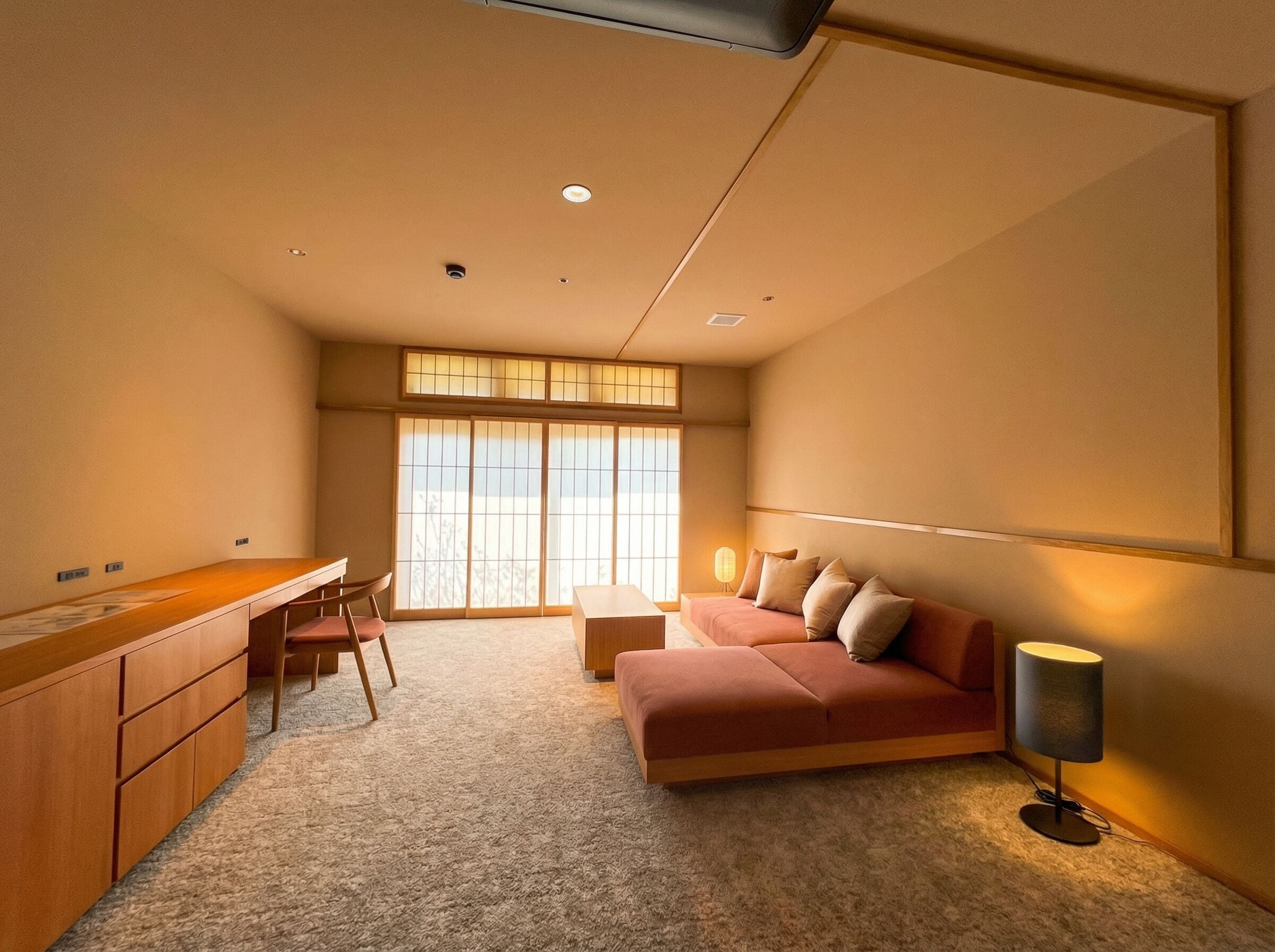 Habitación junior con 2 camas individuales, vista al patio | Ropa de cama de alta calidad, edredón y artículos del minibar gratis 