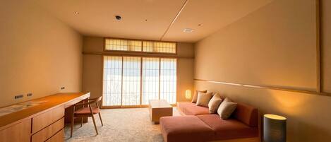 Habitación junior con 2 camas individuales, vista al patio | Ropa de cama de alta calidad, edredón y artículos del minibar gratis