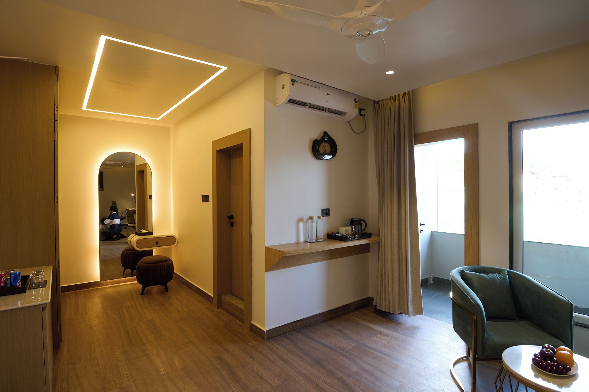 Suite, City View | Laptop workspace, iron/ironing board, free WiFi