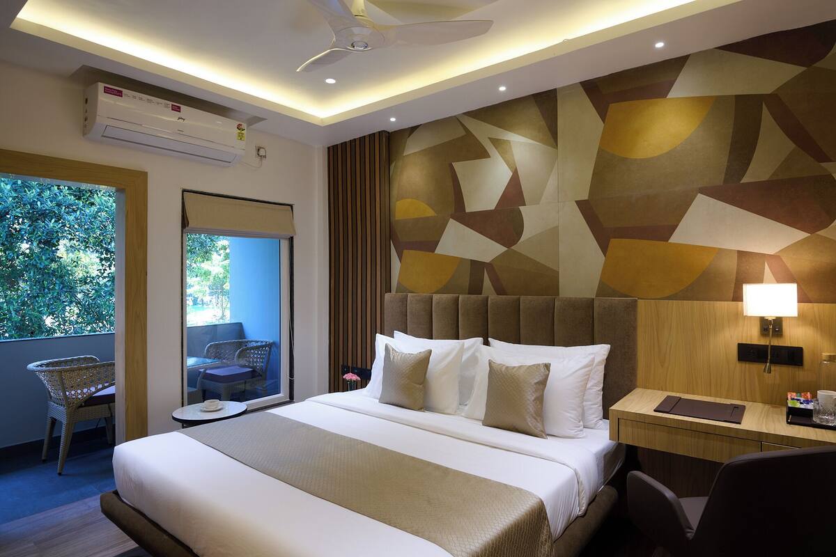 Club Room | Laptop workspace, iron/ironing board, free WiFi