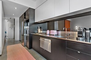 Apartment | Private kitchen - Vibrant 2-bed Apartment Near St Kilda Beach (Melbourne)