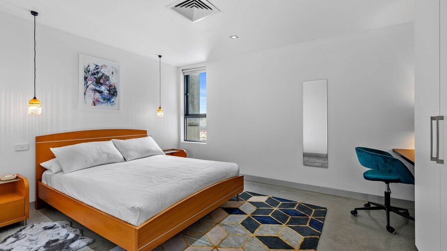 Vibrant 2-bed Apartment Near St Kilda Beach