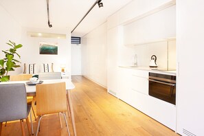 Apartment | Eigene Küche | Kühlschrank, Mikrowelle, Ofen, Geschirrspüler