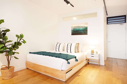 Stylish Studio With Balcony Near Darling Square