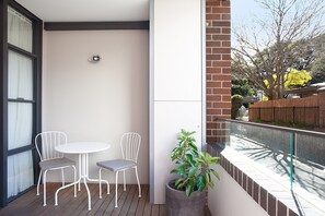 Apartment | Balcony - Stylish Studio With Balcony Near Darling Square (Sydney)