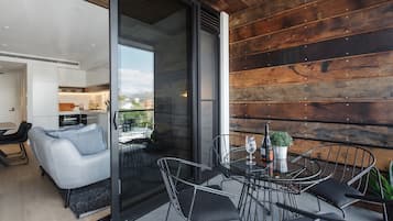 Apartment | Outdoor dining