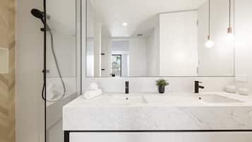 Apartment | Bathroom | Towels