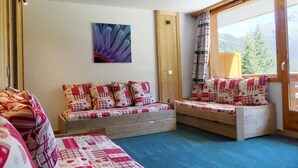 Living area - Holiday Home in Mottaret on Ski Slopes (Les Allues)