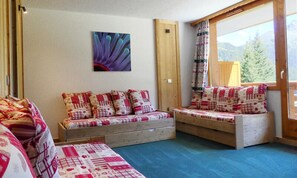 Living area - Holiday Home in Mottaret on Ski Slopes (Les Allues)