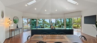 Spacious 4-bed Home With Coastal Charm