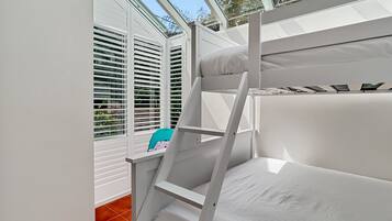 Apartment | 4 bedrooms, iron/ironing board, bed sheets