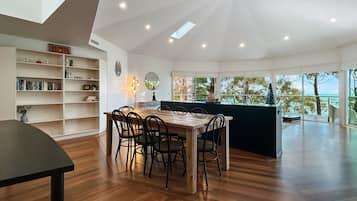 Apartment | Dining