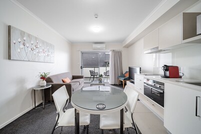 Lakeside 1-bed With A/c, Parking & Balcony