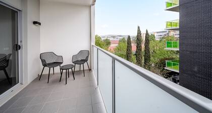 Lakeside 1-bed With A/c, Parking & Balcony