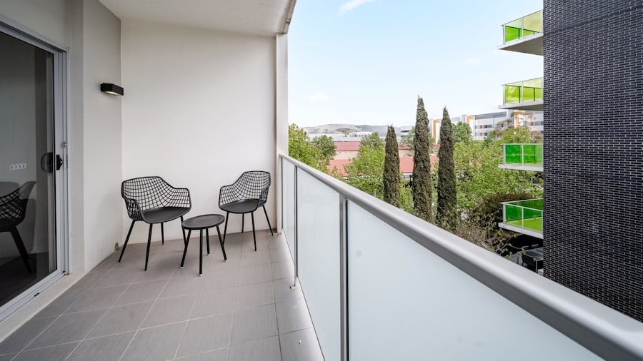 Lakeside 1-bed With A/c, Parking & Balcony