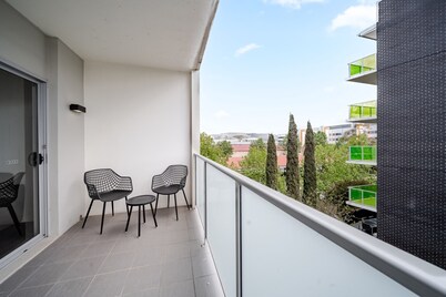 Lakeside 1-bed With A/c, Parking & Balcony