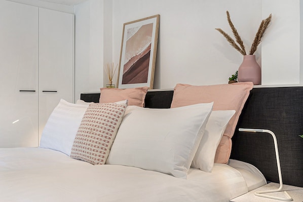 Apartment - Comfy Studio Near Racecourse (Melbourne)