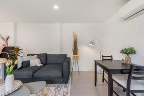 Apartment | Living room - Comfy Studio Near Racecourse (Melbourne)