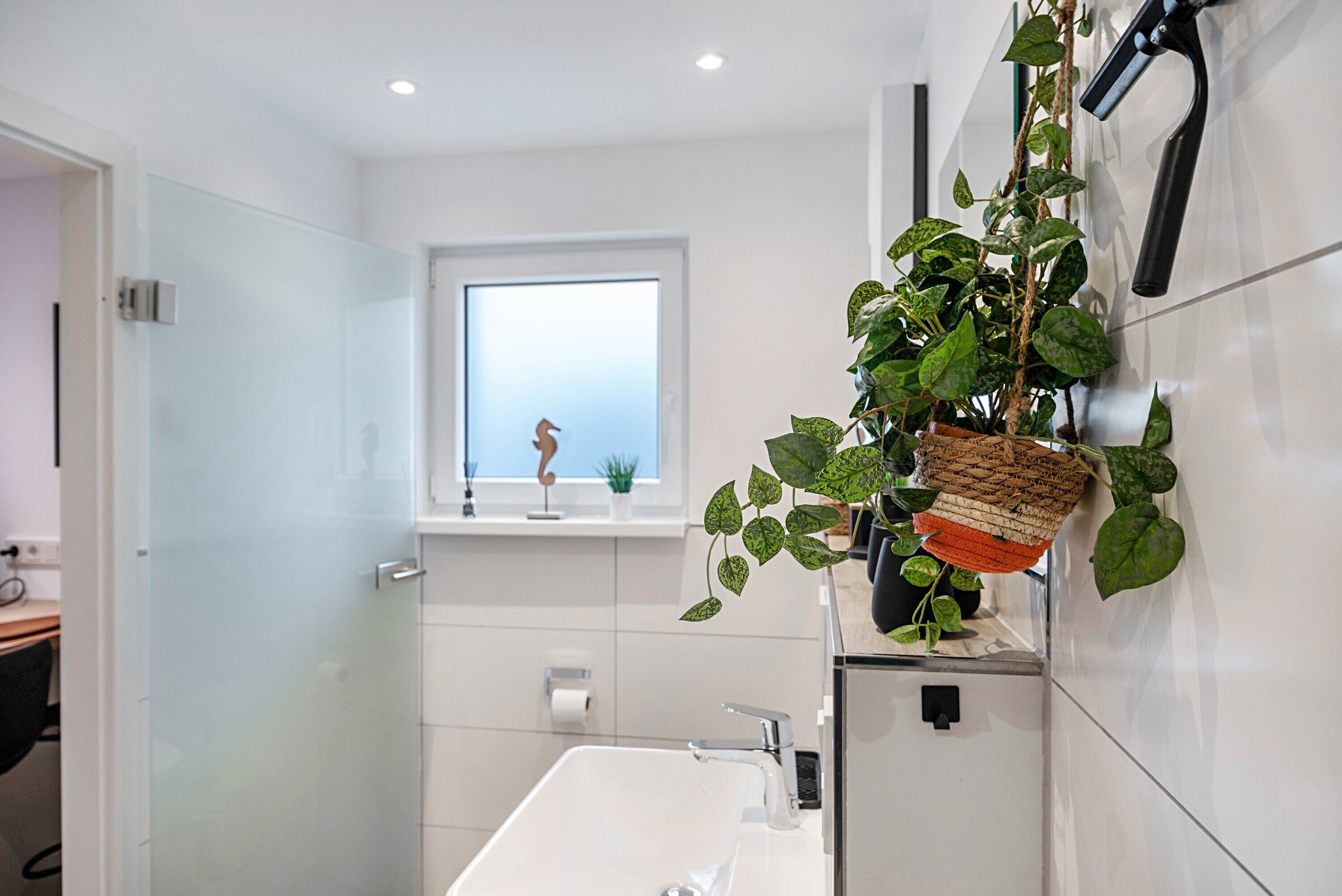 Dusj, hårføner og håndklær