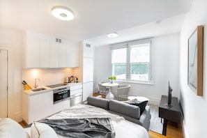 Apartment | Eigene Küche | Kochgeschirr/Geschirr/Besteck