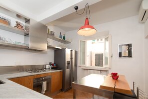 House | 2 bedrooms, desk, Internet - Modern 2BR Apartment in Historic Florence (Florence)