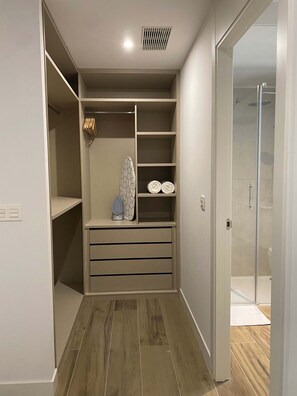 Apartment | 2 bedrooms, Internet - w Bright 2BR w Sunny Terrace in Chueca (Madrid)