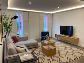 Apartment | 2 bedrooms, Internet - w Bright 2BR w Sunny Terrace in Chueca (Madrid)