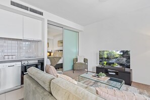 House | 1 bedroom, Internet - Waterfront Bliss Harbour Lights I Gym City (Cairns)