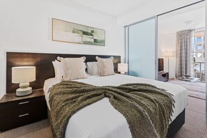 Apartment | 1 bedroom, Internet - Waterfront Bliss Harbour Lights I Gym City (Cairns)