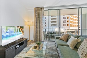 Apartment | 1 bedroom, Internet - Waterfront Bliss Harbour Lights I Gym City (Cairns)