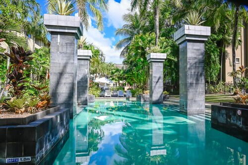Cairns 2BR Palms Stay Top Floor Pool View