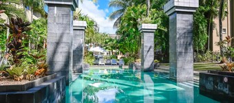 Cairns 2BR Palms Stay Top Floor Pool View