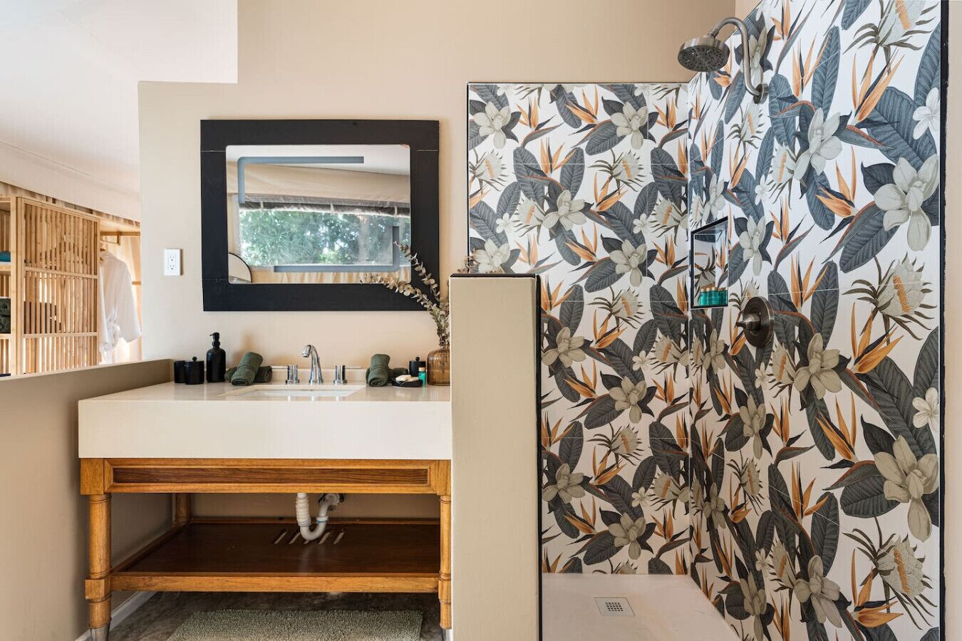 Hair dryer, towels