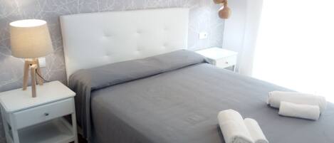 2 chambres, fer et planche à repasser, accès Internet, draps fournis