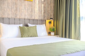 Deluxe-huone | Minibaari, kannettavalle tietokoneelle sopiva työtila, äänieristys