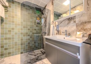 Standard Double Room, City View | Bathroom | Shower, free toiletries, hair dryer, towels