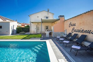 Casa estándar, varias habitaciones, 2 baños (Casa Cassianus) | Alberca | Alberca al aire libre por temporada 